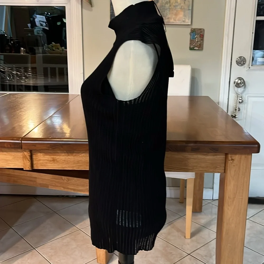 ESCADA - Picture 10 of 13